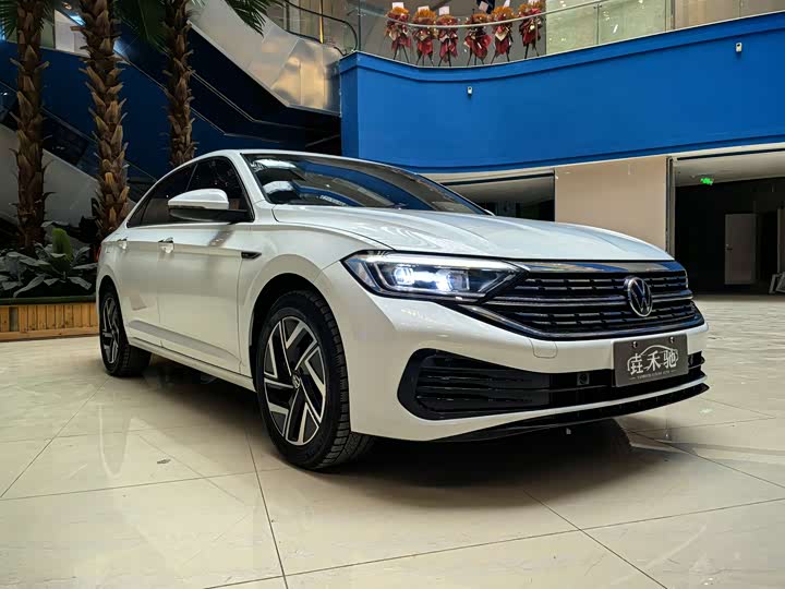 Фото 3 - Volkswagen Sagitar L