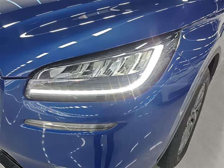 Фото 24 - Lincoln Corsair