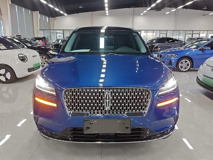 Фото 3 - Lincoln Corsair