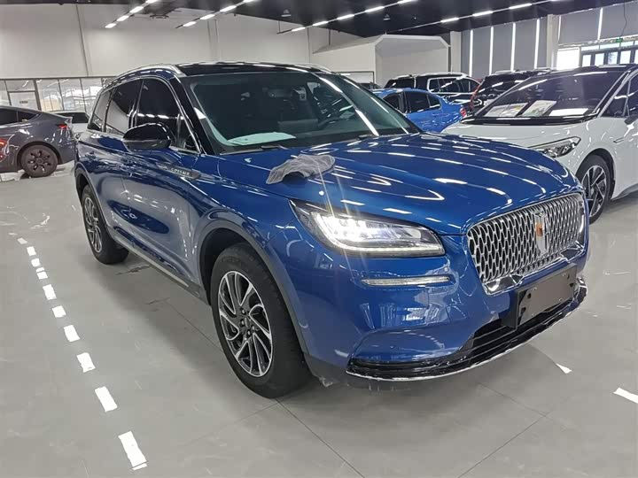 Фото 4 - Lincoln Corsair