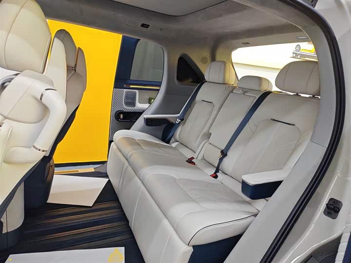 Фото 17 - Zeekr Mix