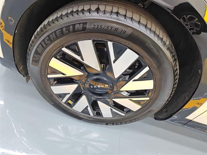 Фото 23 - Zeekr Mix