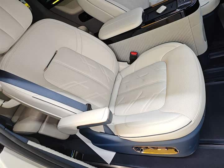 Фото 25 - Zeekr Mix