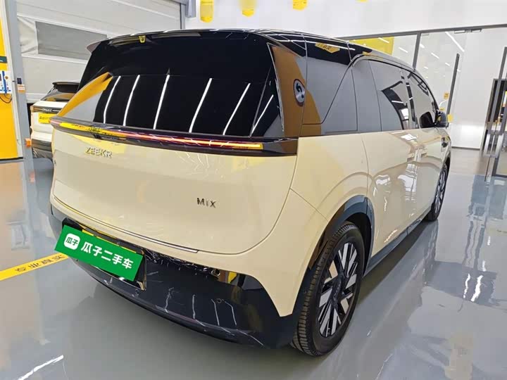 Фото 7 - Zeekr Mix