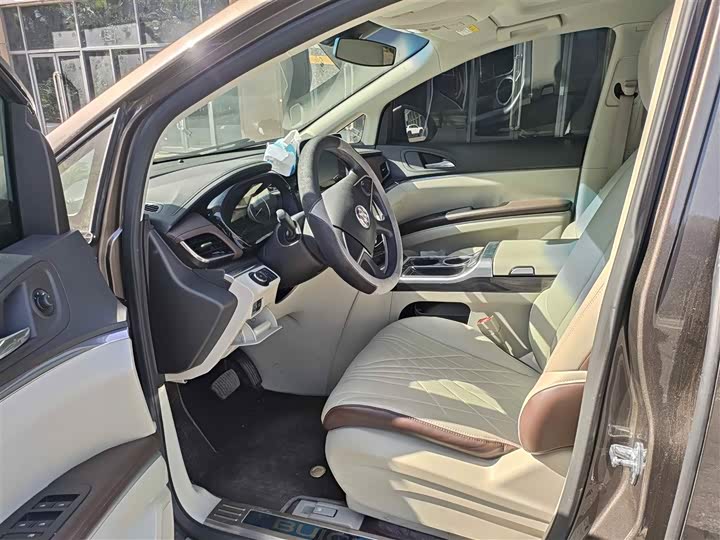 Фото 4 - Buick GL8 ES