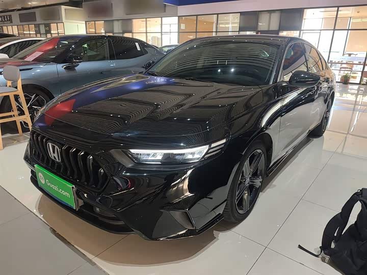 Фото 2 - Honda Inspire