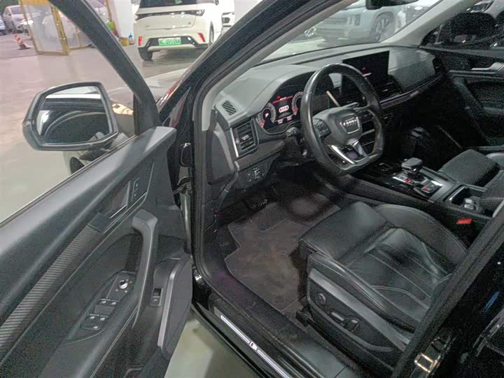 Фото 16 - Audi Q5L