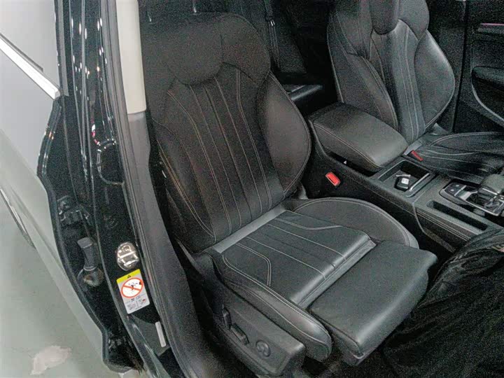 Фото 25 - Audi Q5L