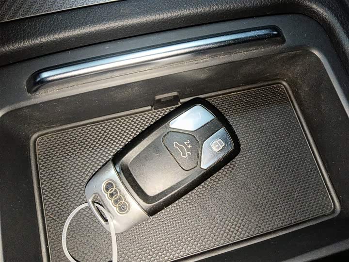 Фото 9 - Audi Q5L