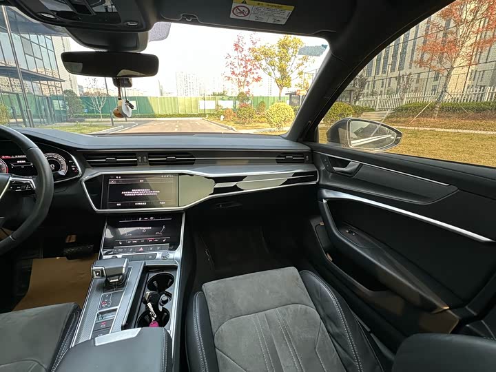 Фото 10 - Audi A6L