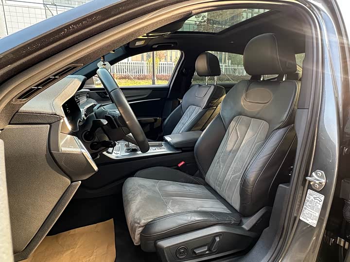 Фото 12 - Audi A6L