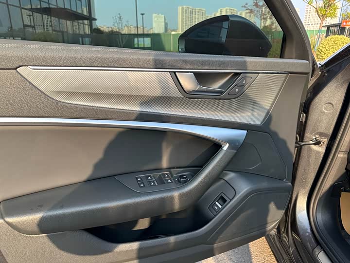 Фото 16 - Audi A6L