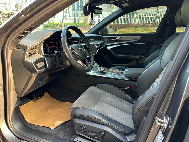 Фото 18 - Audi A6L