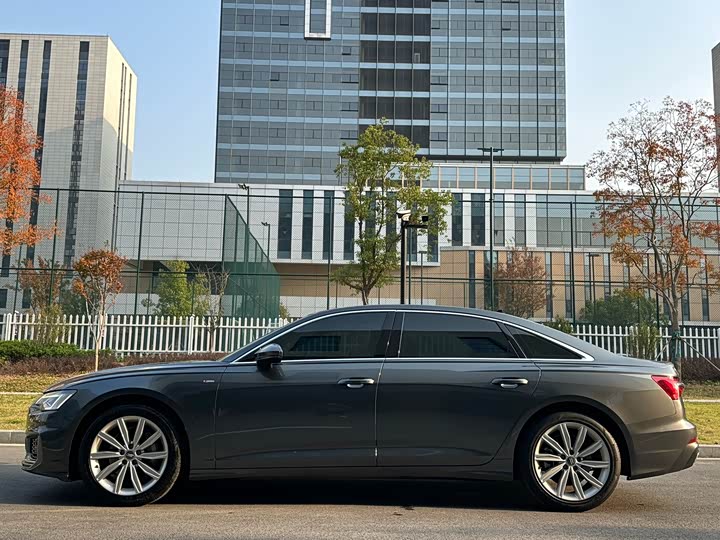 Фото 21 - Audi A6L