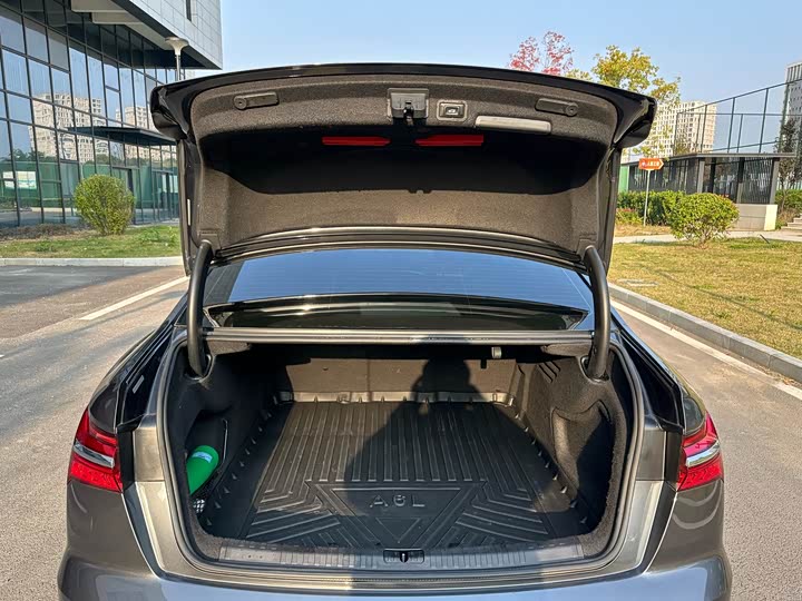 Фото 22 - Audi A6L