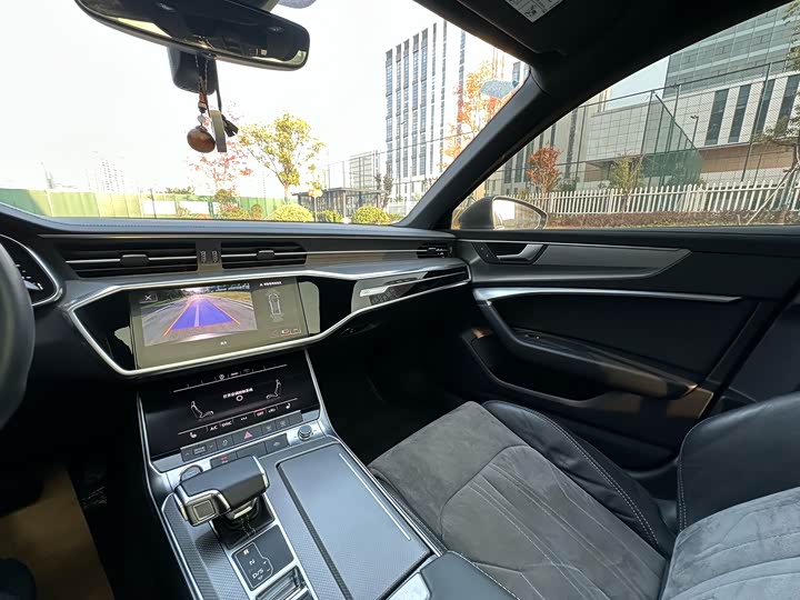 Фото 4 - Audi A6L