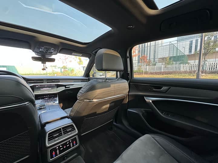 Фото 5 - Audi A6L