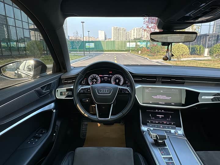 Фото 6 - Audi A6L