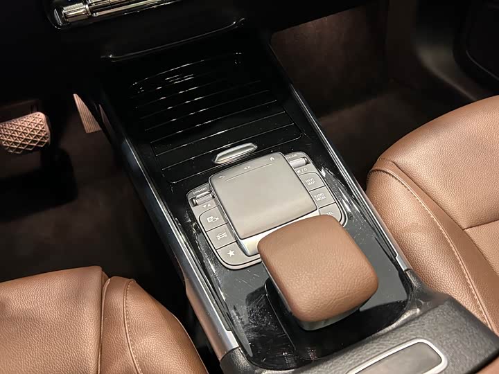 Фото 10 - Mercedes-Benz GLB-Class