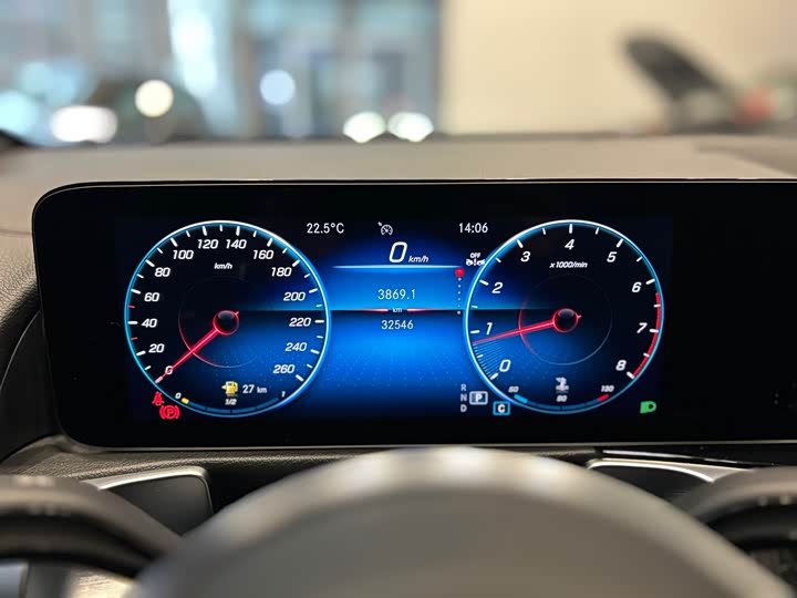 Фото 11 - Mercedes-Benz GLB-Class