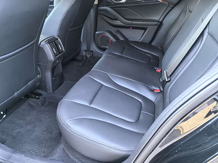 Фото 10 - Bestune B70