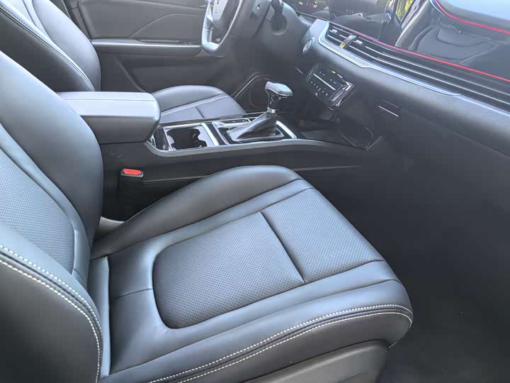 Фото 11 - Bestune B70