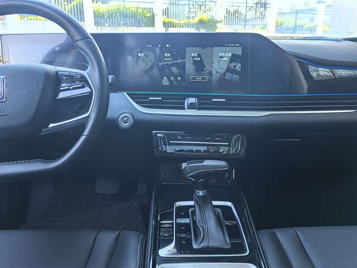 Фото 14 - Bestune B70