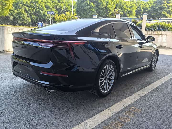 Фото 7 - Bestune B70