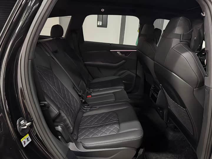 Фото 10 - Audi SQ7