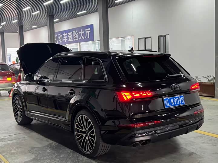 Фото 4 - Audi SQ7