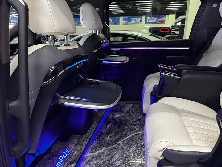 Фото 21 - GAC Trumpchi M8