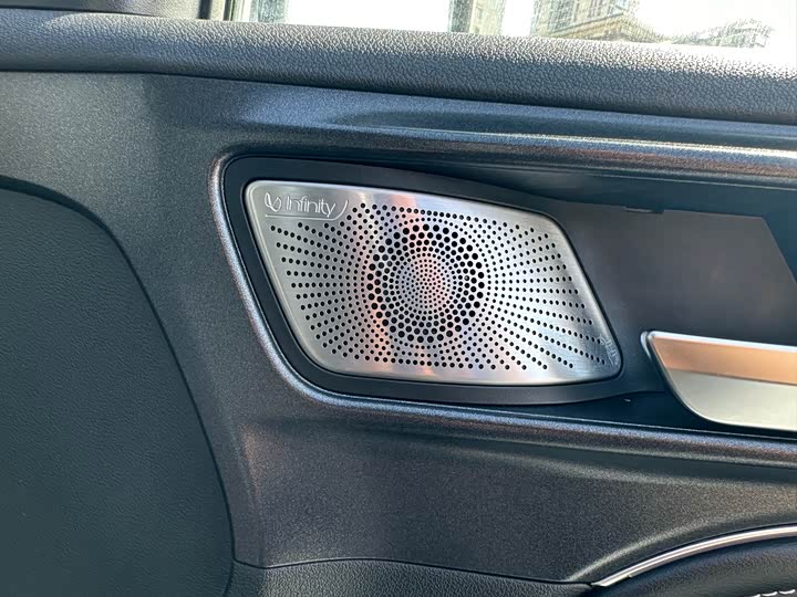 Фото 14 - Tank 300