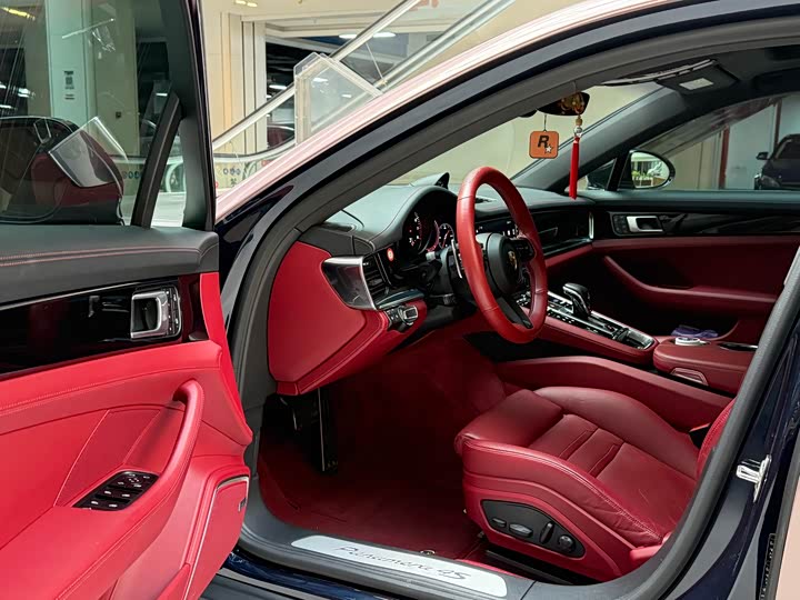 Фото 9 - Porsche Panamera