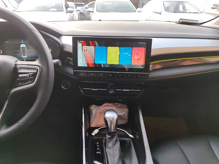 Фото 13 - Roewe i5