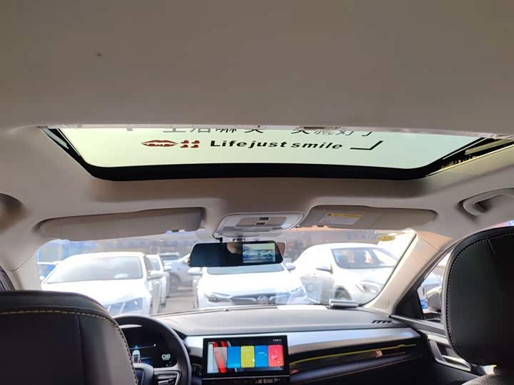 Фото 18 - Roewe i5