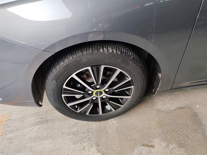 Фото 23 - Roewe i5