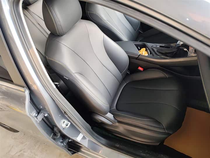 Фото 25 - Roewe i5