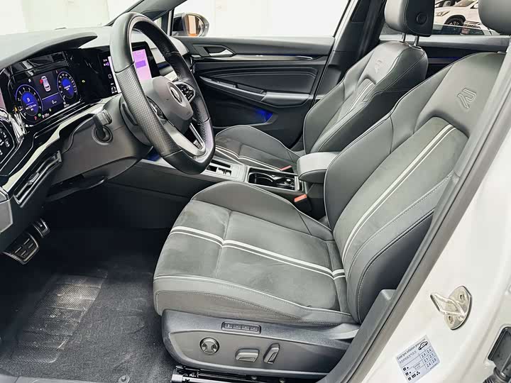 Фото 11 - Volkswagen Golf