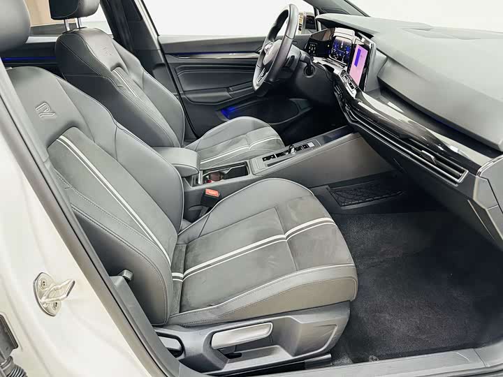 Фото 13 - Volkswagen Golf