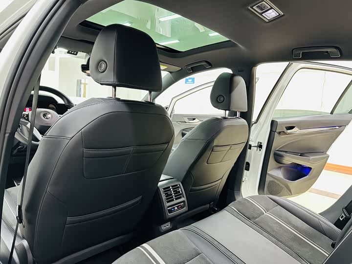 Фото 15 - Volkswagen Golf