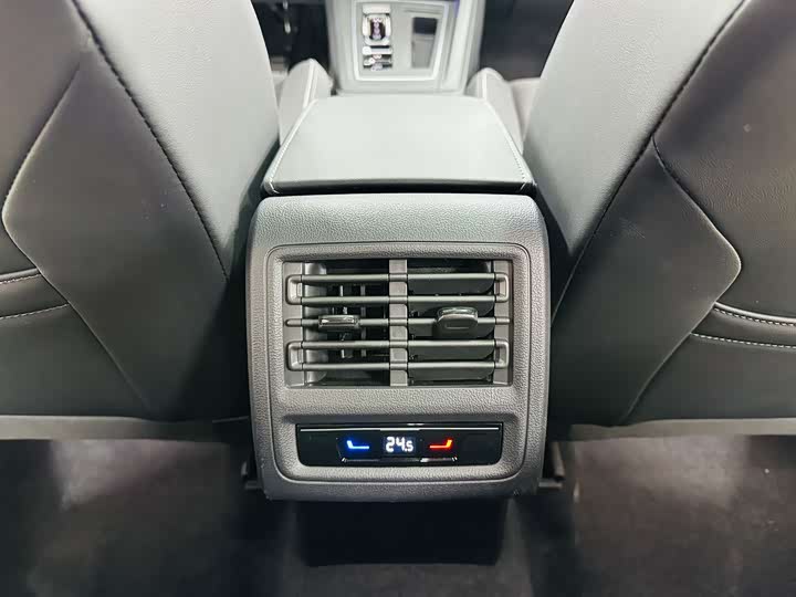 Фото 18 - Volkswagen Golf