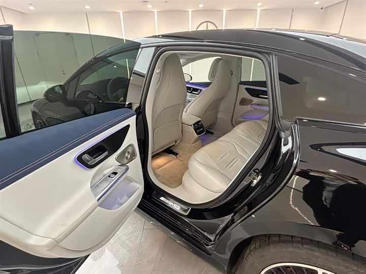 Фото 14 - Mercedes-Benz EQE AMG