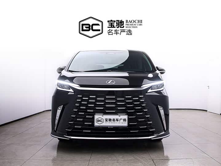 Фото 2 - Lexus LM