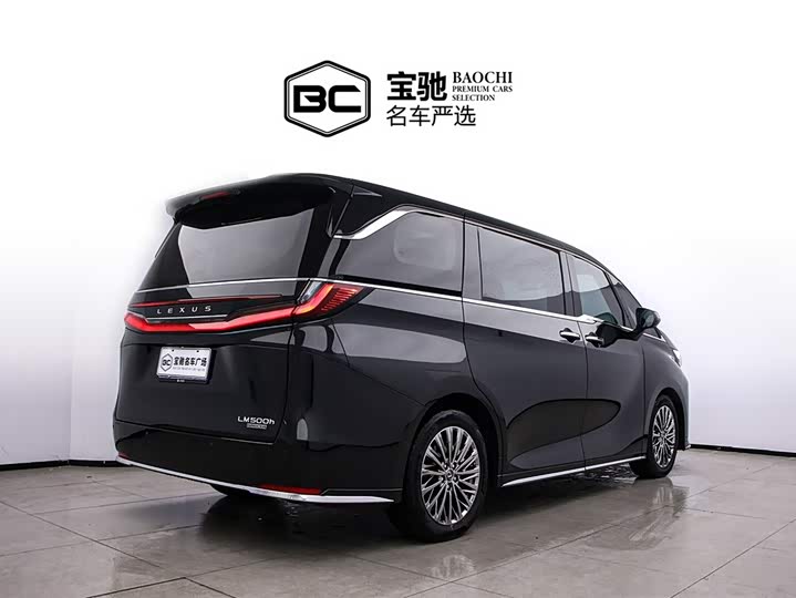 Фото 3 - Lexus LM