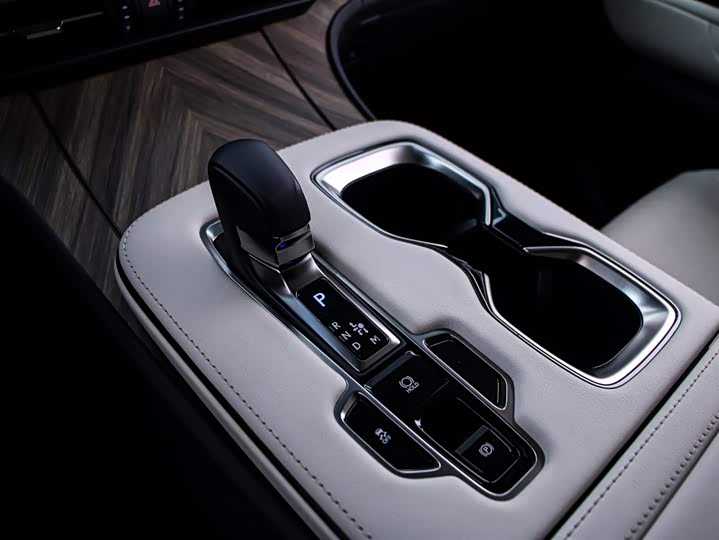 Фото 9 - Lexus LM