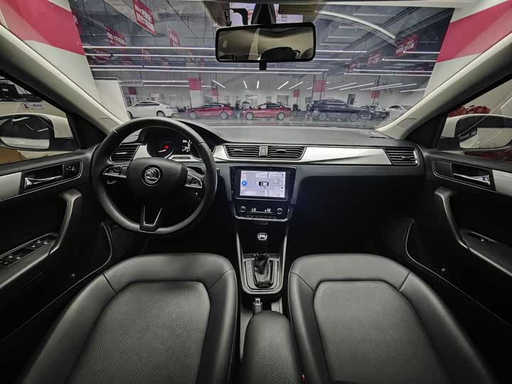 Фото 4 - Skoda Rapid