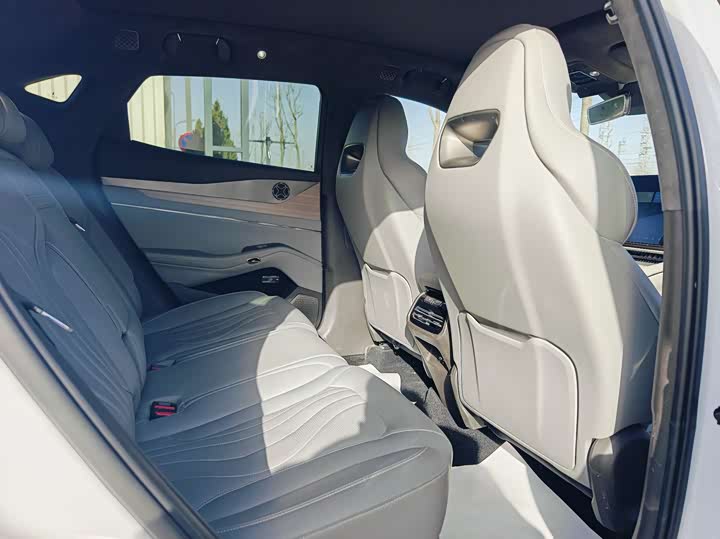 Фото 8 - Denza N7