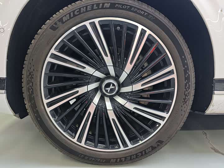 Фото 10 - XPeng G9