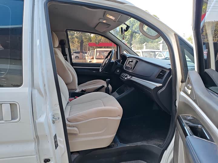 Фото 7 - Dongfeng Forthing Lingzhi M5