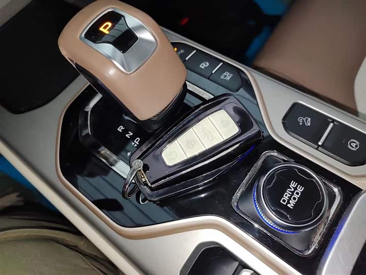 Фото 9 - Geely Icon